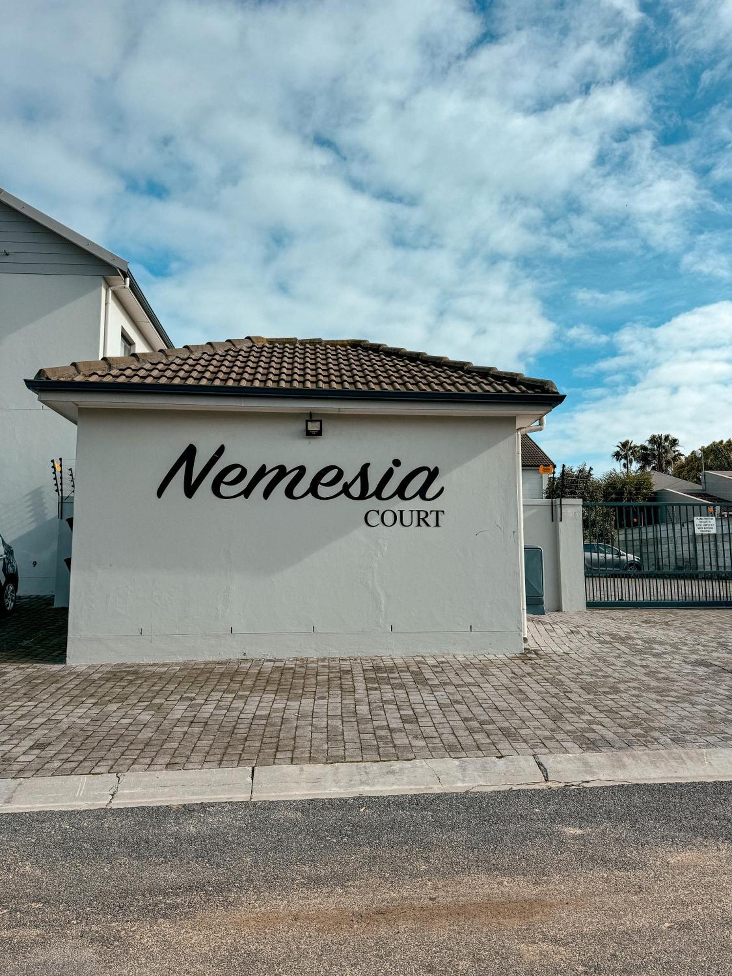 Nemesia Court Apartamento Durbanville Exterior foto
