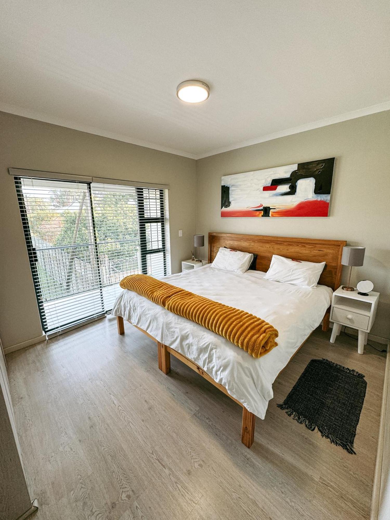 Nemesia Court Apartamento Durbanville Exterior foto