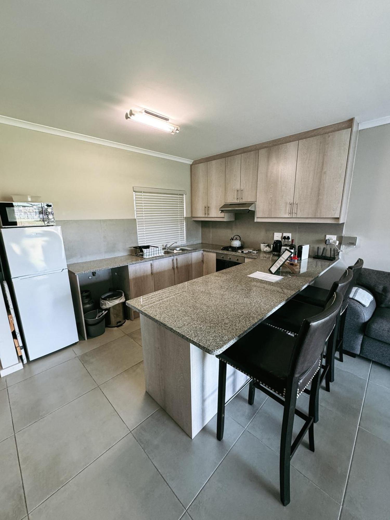 Nemesia Court Apartamento Durbanville Exterior foto