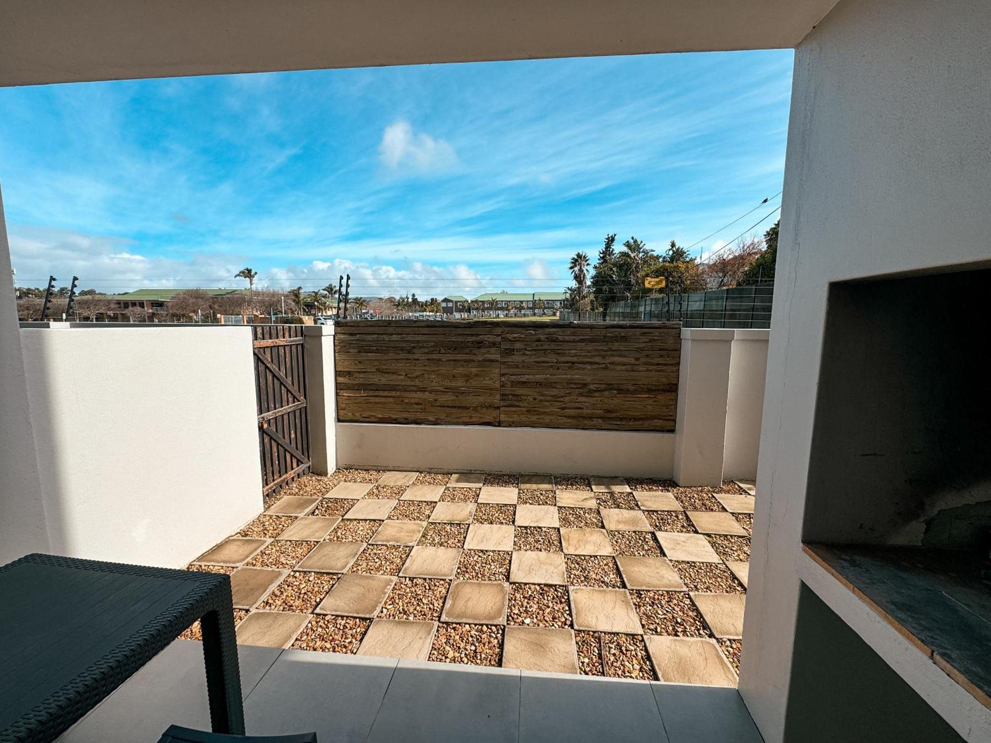 Nemesia Court Apartamento Durbanville Exterior foto