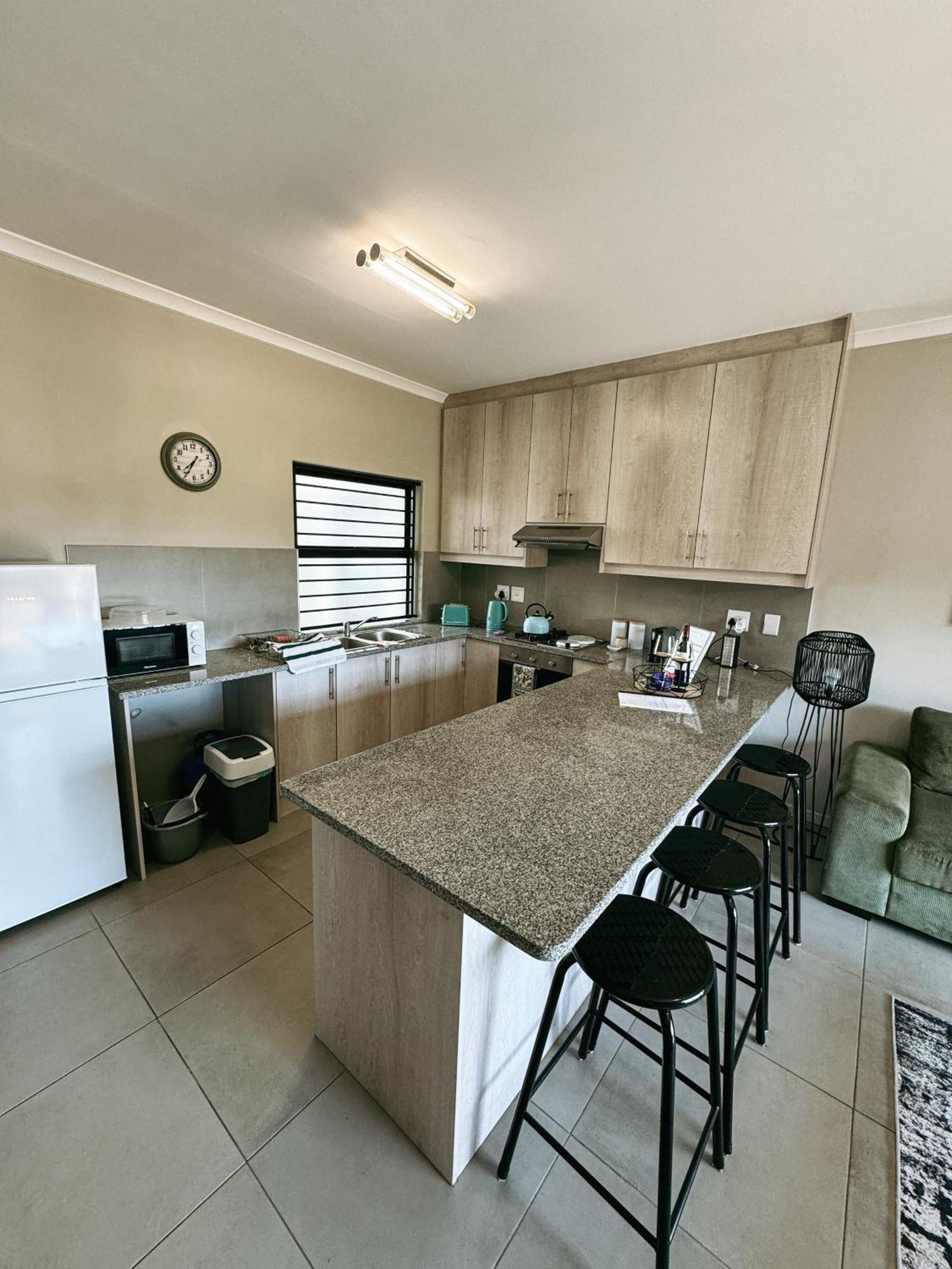 Nemesia Court Apartamento Durbanville Exterior foto
