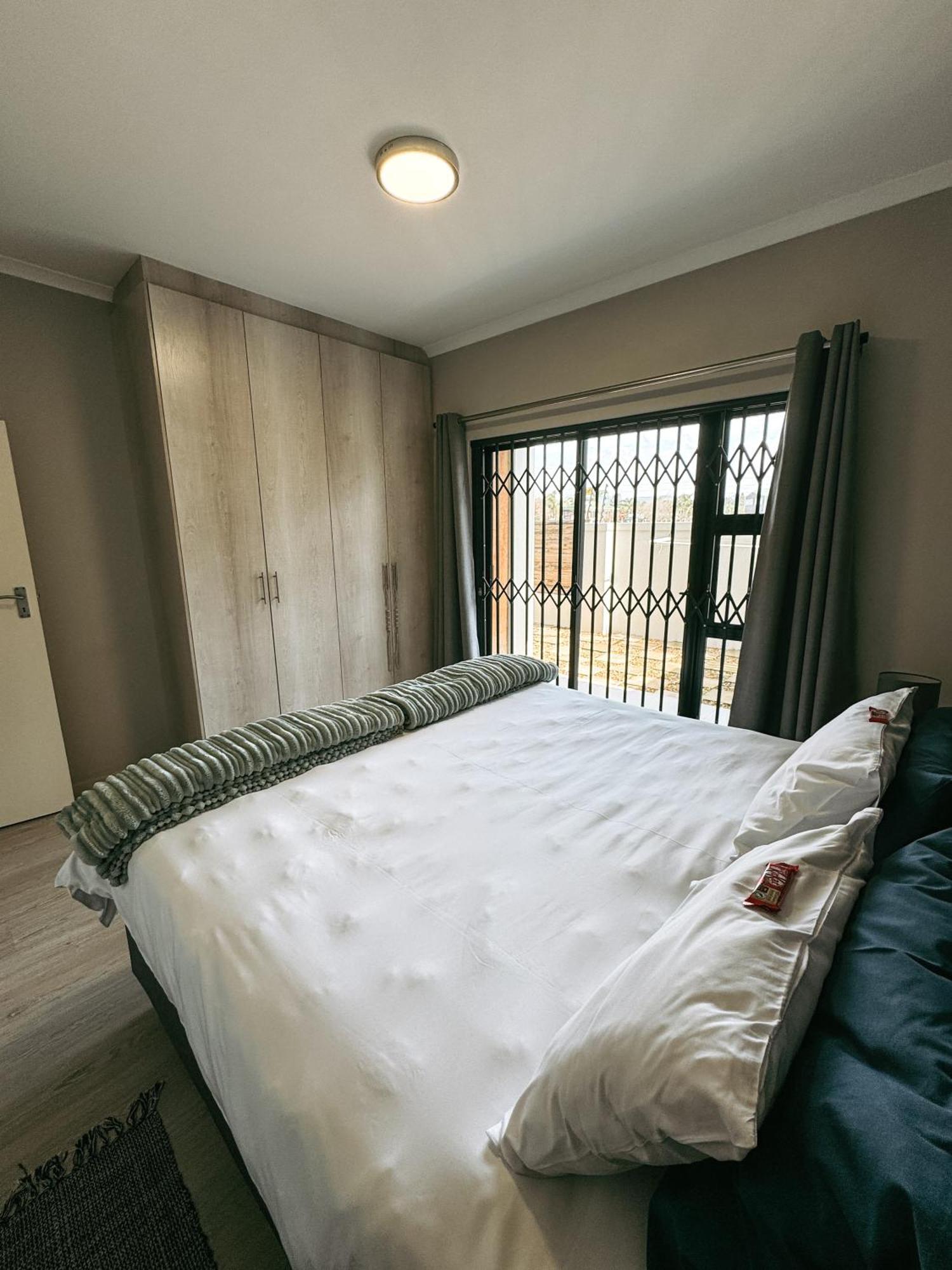 Nemesia Court Apartamento Durbanville Exterior foto
