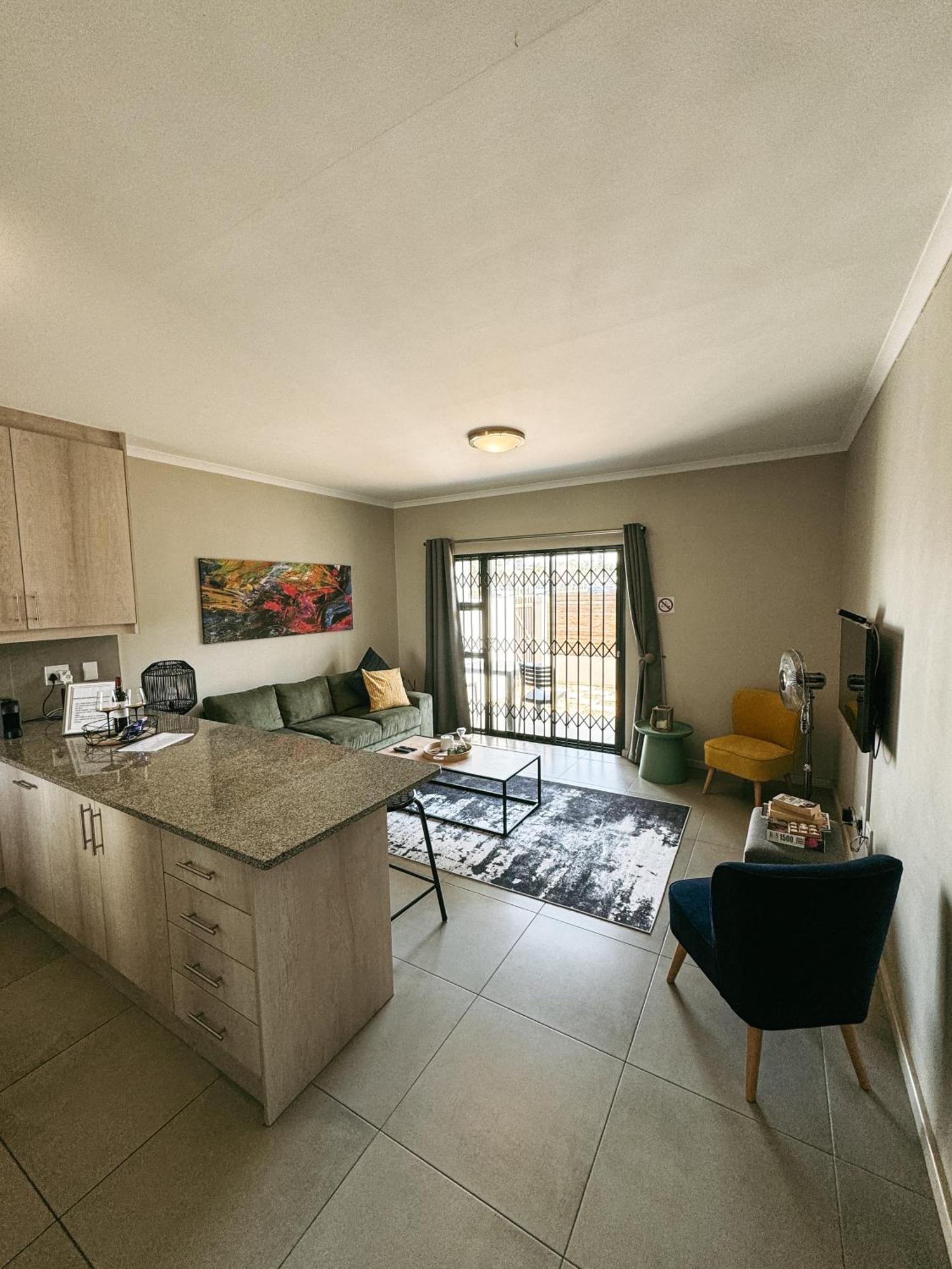 Nemesia Court Apartamento Durbanville Exterior foto