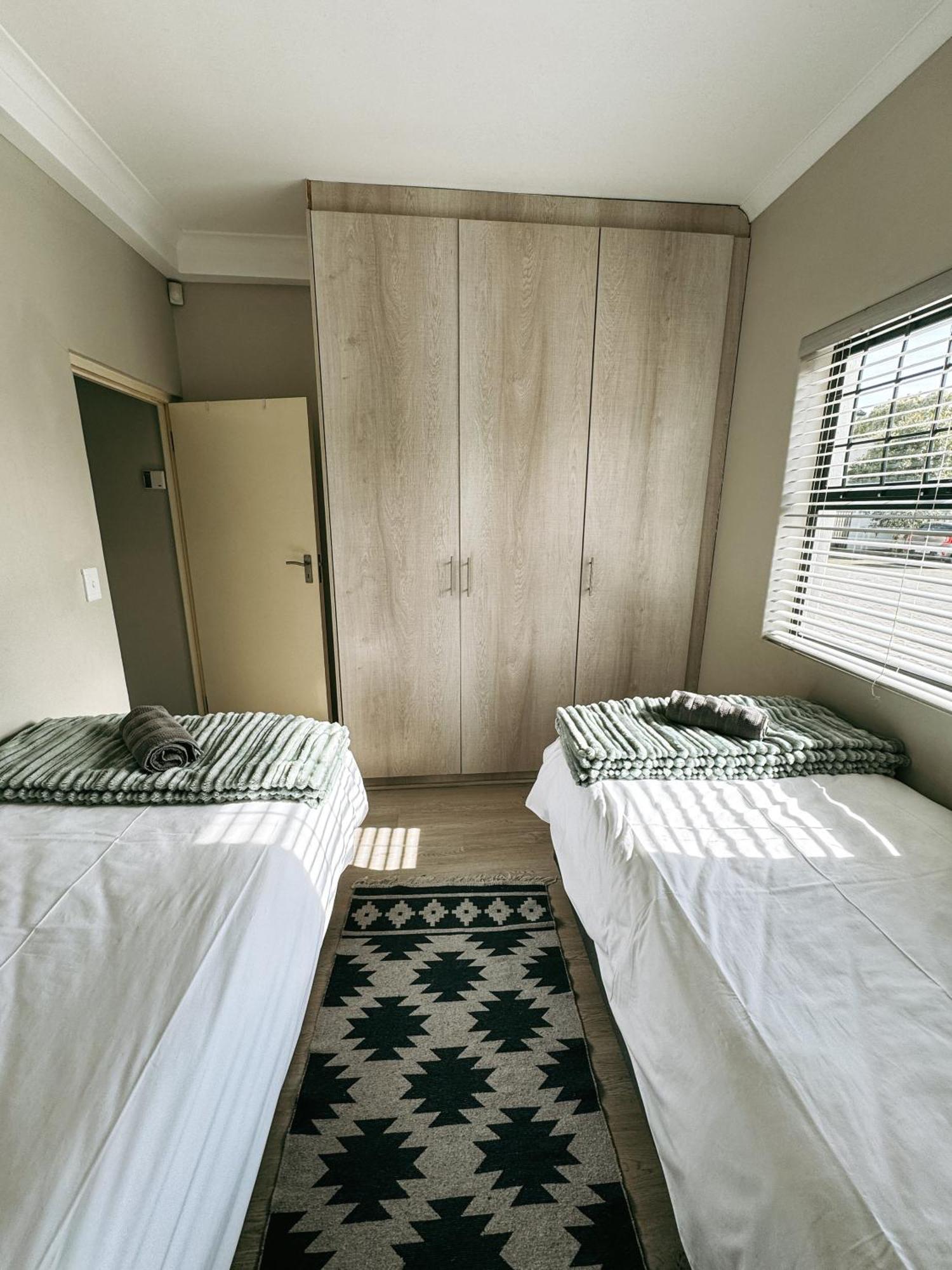 Nemesia Court Apartamento Durbanville Exterior foto