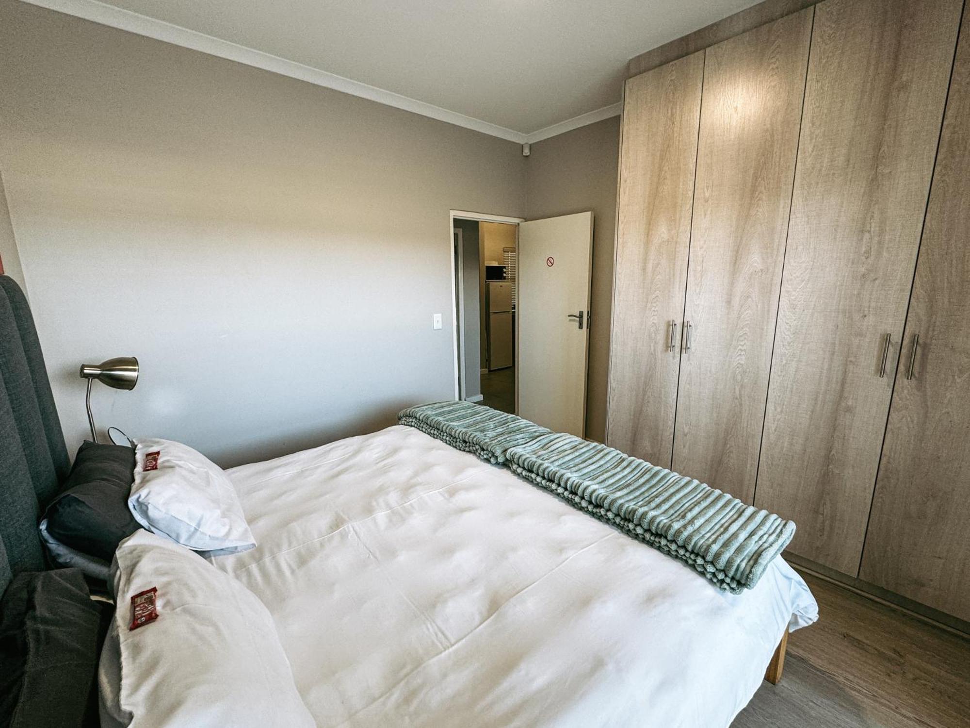 Nemesia Court Apartamento Durbanville Exterior foto