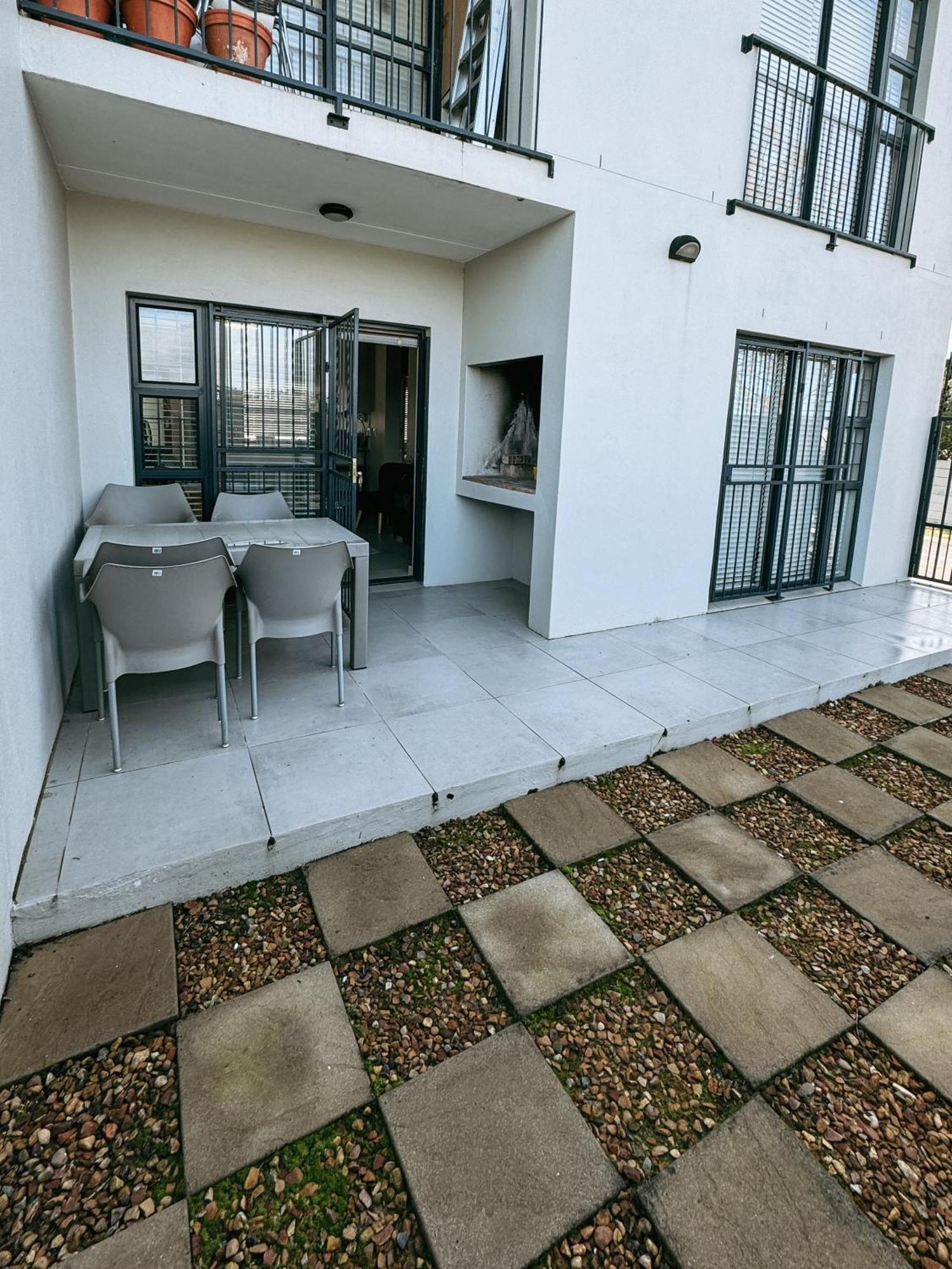 Nemesia Court Apartamento Durbanville Exterior foto